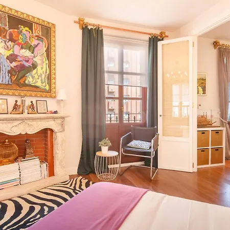 Amplio Y Elegante Con Diseño Vintage Apartamento
